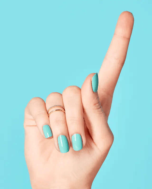 Sơn móng tay OPI NL L24 GẦN HƠN BẠN CÓ THỂ YÊU THƯƠNG