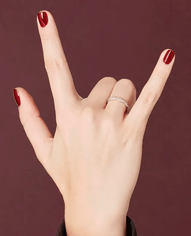 Sơn móng tay OPI NL W52 THÍCH MÀU ĐỎ